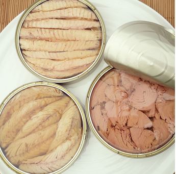 Fischkonserven in Olivenöl geöffnet